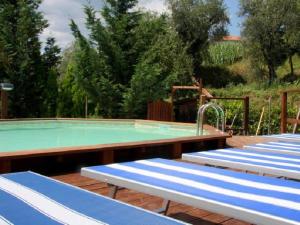 Бассейн в Spacious Holiday Home in Bolano with shared Pool или поблизости