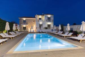Piscine de l'établissement Elafonisos Resort ou située à proximité