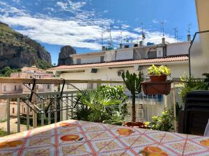 a balcony with a table and a view of a building at Casa vacanze in Terracina