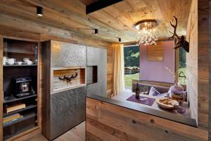 A kitchen or kitchenette at Chalet SALENA luxury lodge