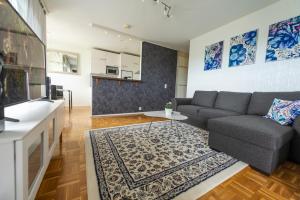 Зона вітальні в Mikkeli Citycenter apartment with sauna