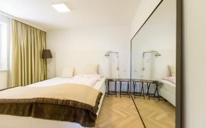 Postel nebo postele na pokoji v ubytování Apartments Villa Traunseeblick