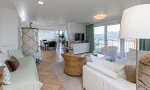 TV a/nebo společenská místnost v ubytování Apartments Villa Traunseeblick