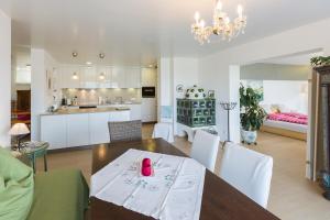 Kuchyň nebo kuchyňský kout v ubytování Apartments Villa Traunseeblick