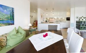 Kuchyň nebo kuchyňský kout v ubytování Apartments Villa Traunseeblick