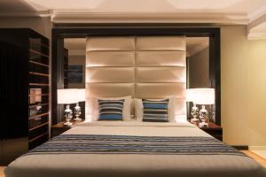 Una cama o camas en una habitación de Best Western Plus Doha
