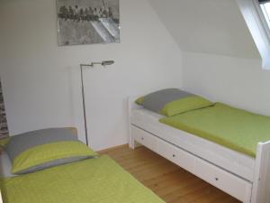 Ένα ή περισσότερα κρεβάτια σε δωμάτιο στο Das Burgberghaus Apartment Talaue 1.OG