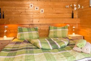 A bed or beds in a room at Lahnerhof
