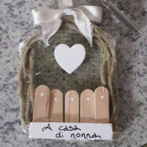 um saco de plástico com uma mão e um coração sobre ele em A Casa Di Nonna em Tirano
