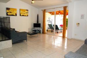 a living room with a couch and a tv at Casa Miguel in San Miguel de Abona