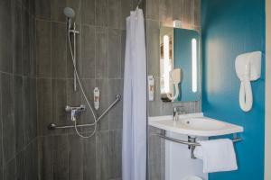 Koupelna v ubytování Hotel ibis Narbonne + 37 fotografií