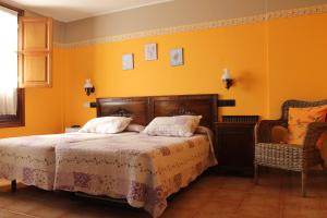 Łóżko lub łóżka w pokoju w obiekcie Casa Torreteyera