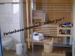 Een badkamer bij Ferienhaus Geyerbad