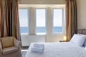 Ένα ή περισσότερα κρεβάτια σε δωμάτιο στο Sea Breeze Apartments Chios