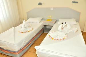 A bed or beds in a room at Magi Apart Hotel