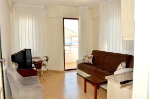 A seating area at Magi Apart Hotel