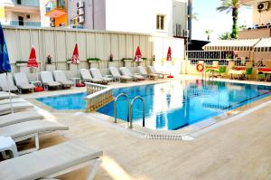 The swimming pool at or close to Magi Apart Hotel