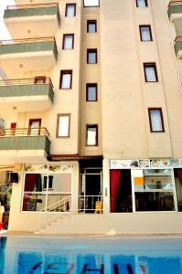 The building in which az apartmanhoteleket is located
