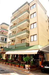 The building in which az apartmanhoteleket is located