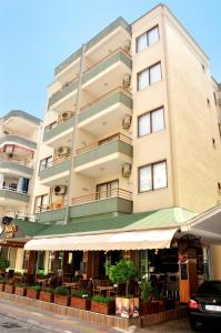 The building in which az apartmanhoteleket is located