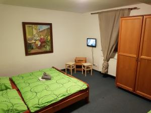 Postel nebo postele na pokoji v ubytování penzion Hamerská Jizba