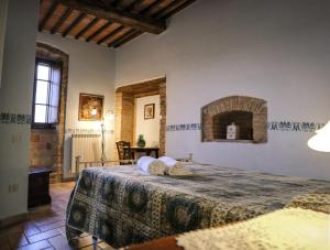 A bed or beds in a room at Agriturismo Casale Dei Frontini