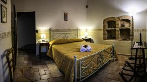 A bed or beds in a room at Agriturismo Casale Dei Frontini