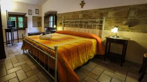 A bed or beds in a room at Agriturismo Casale Dei Frontini