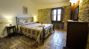 A bed or beds in a room at Agriturismo Casale Dei Frontini
