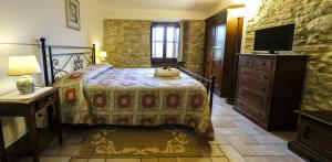 A bed or beds in a room at Agriturismo Casale Dei Frontini