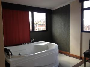 Bilik mandi di Aspen Hotel & Apart