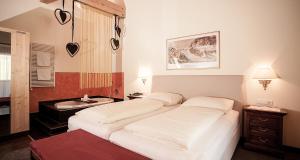 Postel nebo postele na pokoji v ubytování Hotel Gramaser