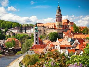 Nespecifikovaný výhled na destinaci Český Krumlov nebo výhled na město při pohledu z penzionu