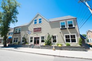 a house on the corner of a street at The Newport Lofts - 543 Thames Street in Newport