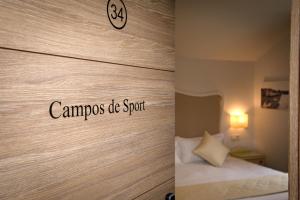 a sign on the door of a room with a bed at Suite Home Pinares in Santander