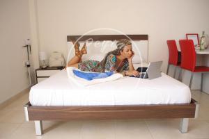 מיטה או מיטות בחדר ב-Peyia Pearl