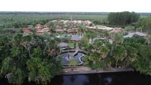 Uma vista aérea de Porto Preguiças Resort