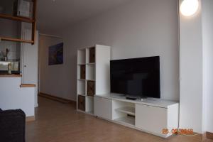 Platja d´Aro Apartment Costa Bravaにあるテレビまたはエンターテインメントセンター