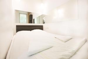 En eller flere senge i et værelse på MB Cracow Apartments