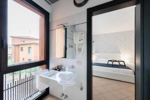 Koupelna v ubytování Lake Como Golf Hotel + 37 fotografií