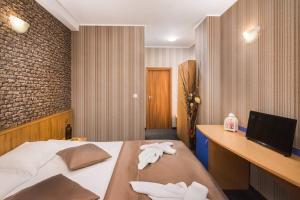 Postel nebo postele na pokoji v ubytování Hotel Central Point + 27 fotografií