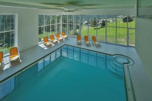 Sundlaugin á Hotel Alte Krone eða í nágrenninu