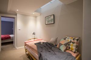 Voodi või voodid majutusasutuse Ceres Newly refurbished 3 bedroom in Heart of Bath toas