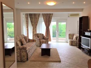 Khu vực ghế ngồi tại Club Topaz Apartments