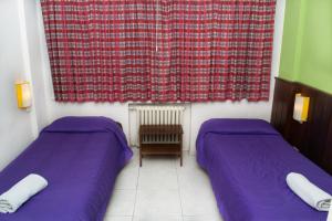 Postel nebo postele na pokoji v ubytování Marcopolo Inn Hostel Bariloche
