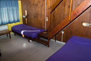 Postel nebo postele na pokoji v ubytování Marcopolo Inn Hostel Bariloche