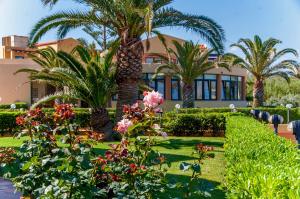 Vonkajšia záhrada v ubytovaní Silver Beach Hotel & Apartments