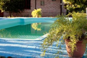 La pileta dentro o cerca de Hotel de Campo El Rebenque