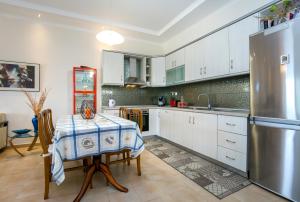 מטבח או מטבחון ב-Kallisti Apartment