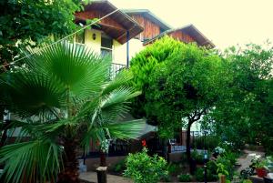 Gallery image of Cemils Guest House in Cıralı